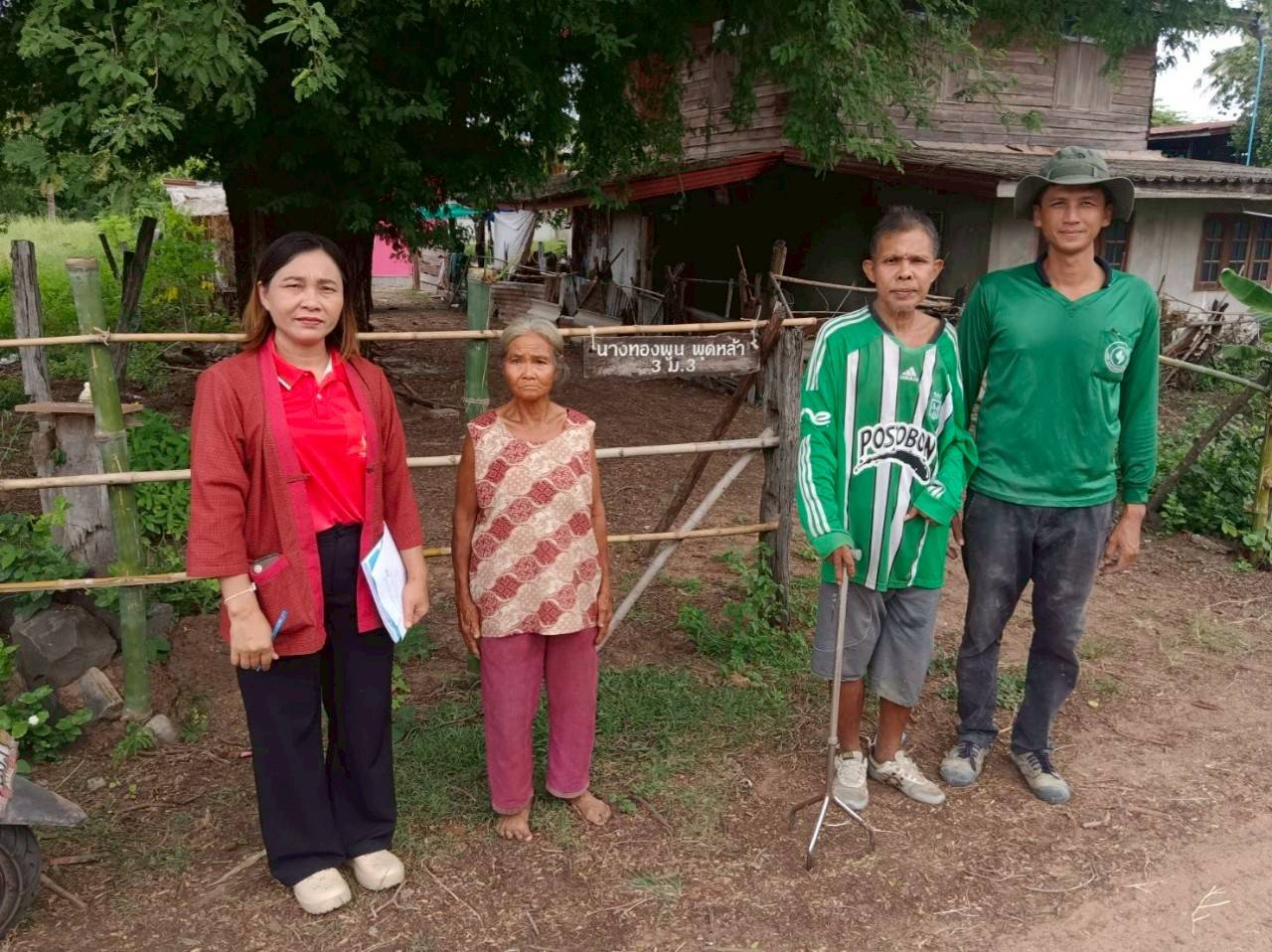 พช.บรบือให้ความช่วยเหลือครัวเรือนเป้าหมายตกเกณฑ์ข้อมูลความจำเป็นพื้นฐาน (จปฐ.ปี 2568)
