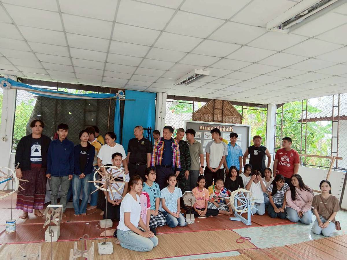 พช.บรบือ..ร่วมขับเคลื่อนโครงการยุวศิลปาชีพสืบสานตำนานผ้าทอ