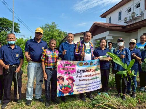 พช.บรบือ >>> นายอำเภอบรบือ  นำทัพปลูกผักสวนครัว ปักธงสร้างความมั่นคงทางอาหาร "บ้านนี้มีรัก ปลูกผักกินเอง"